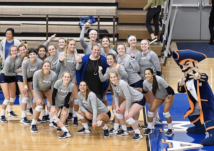 UMary_VB's tweet photo. We are so grateful for our ATs here at UMary, especially @Kennagetawhtwht! Thanks for all you do for the squad! #NationalAthleticTrainerMonth #MaraudersVolleyball #HooksUp https://t.co/noRlpSb3sr