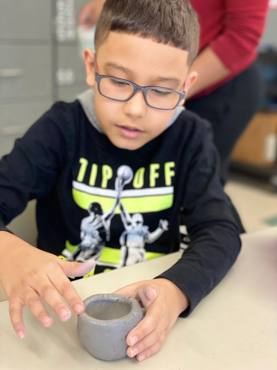 ArtwithSchmid56's tweet photo. It’s clay time for 4th grade!! I was a little nervous but ceramics is my jam, so it was amazing. 🥰 The kiddos loved it! 👏🏼 https://t.co/TKOYnG4unH