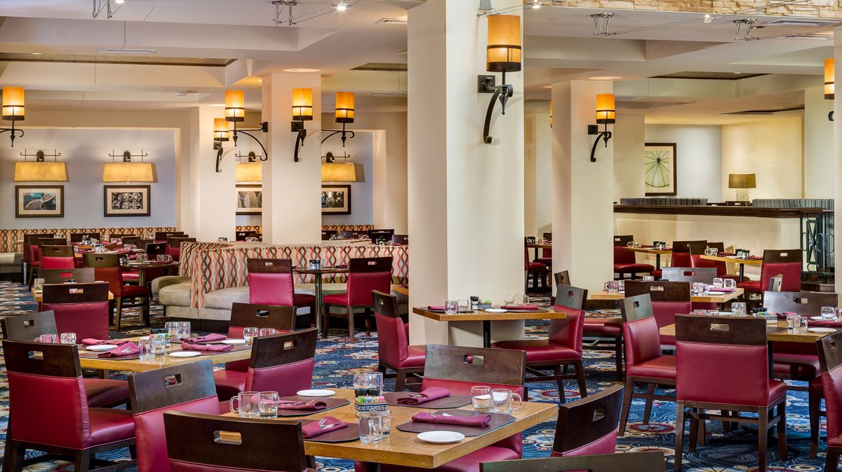 Enjoy something delicious at the Republic Grill or grab your favorite #Starbucks drink to fuel up for those #Houston adventures! Our on-site dining options have you covered! ☕ 🥙 bit.ly/2I0u7kJ