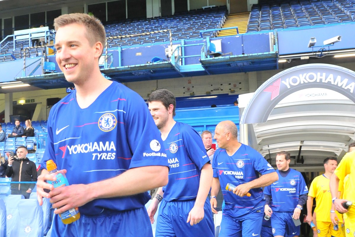 FootballAid's tweet photo. π¨ #FootballAid20 - Play for Chelsea! π¨
π΅ Pull on your official Blues kit & Live The Dream at Stamford Bridge on Mon 18th May!
βοΈ Bid to Play from just Β£250 Here π https://t.co/1VrsTeBwxe
π #Football #Charity #LiveTheDream #CFC https://t.co/E4w7WBVeAI