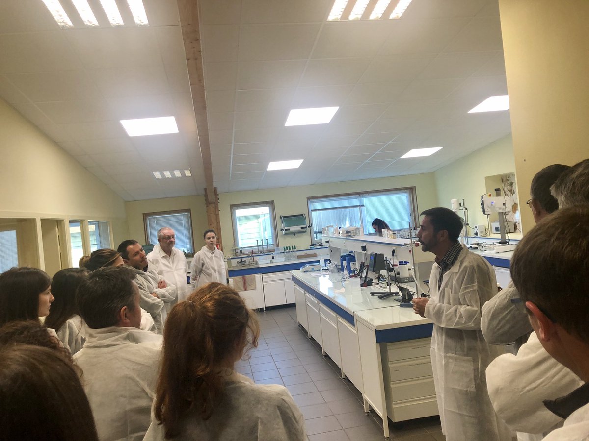 RomainAttanasio's tweet photo. #WORINPROGRESS Préparation du @VendeeGlobe avec mes partenaires : l’occasion de se retrouver au sein de la toute nouvelle usine de @PUREvoile un grand merci pour cette visite et ces explications de leur chaîne de production ! #biocestmieux https://t.co/DuPv0L9tQl