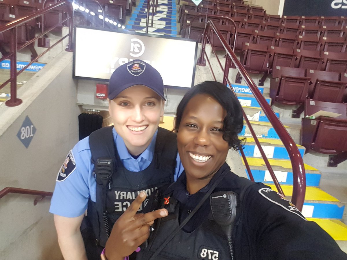 wpsbianca's tweet photo. We're ready for the #iClimb ........ are you?? https://t.co/fppYwgn2As