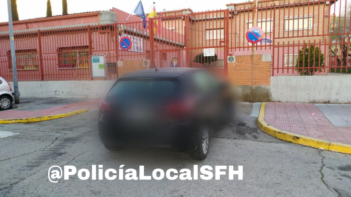 PoliciaLocalSFH's tweet photo. ¿Señales Verticales ? 🚫
¿Lineas Amarillas? 〽️
¿Eso que eh, lo que eh?🤔
👉Nuestr@s👮‍♀️🚔👮‍♂️ se lo explican amablemente.
#Espabilina 
#RespetaLasNormas
#RespetaALosDemas
#PLSFH https://t.co/ZWesPgm3z0