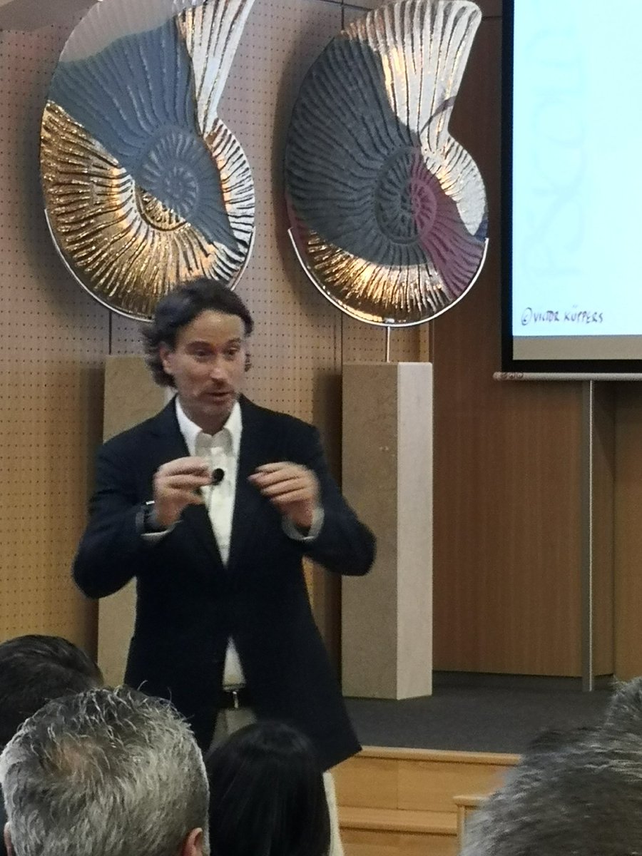 RubenMontesinos's tweet photo. "La gente tiene todo lo malo que le decimos y todo lo bueno que nos callamos..." Grande @vkuppers en la conferencia #kuppersturismo
Gracias a @SingularGlass y @fabian_villena hoy en @hosbec @GVAinvattur
#liderazgo #Psicologiapositiva #marcapersonal #NoWorkingDead https://t.co/8RN5ZpTwyh