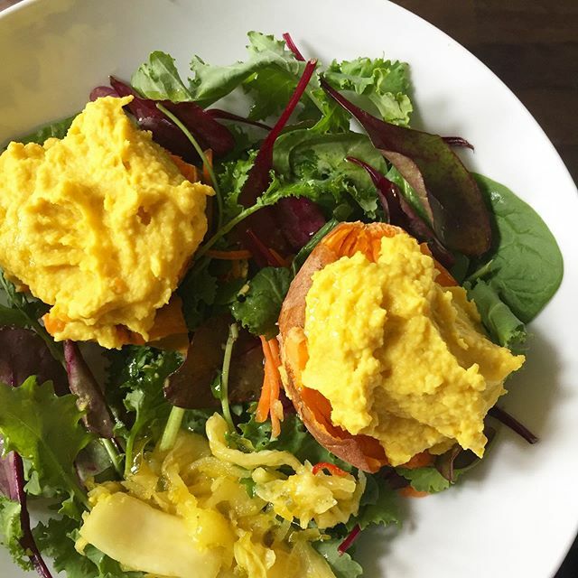 flowery40's tweet photo. Oooh what a gorgeous spring yellow this turmeric humous looks. It tastes amazing too! #turmeric #antiinflammatory #eatwellbewell #nutrientsvscalories https://t.co/sxojFJWX4B https://t.co/VzU3bQXECG