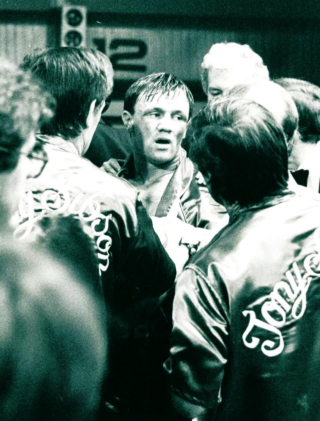 LDNBOXHISTORY's tweet photo. Tough-guy Tony Sibson is consoled by his corner after his attempt to win the WBC Light Heavyweight Title ends in a fifth round defeat to fellow Brit Dennis Andries at London’s Alexandra Pavilion in September 1986. https://t.co/yMNyfFh6sq
