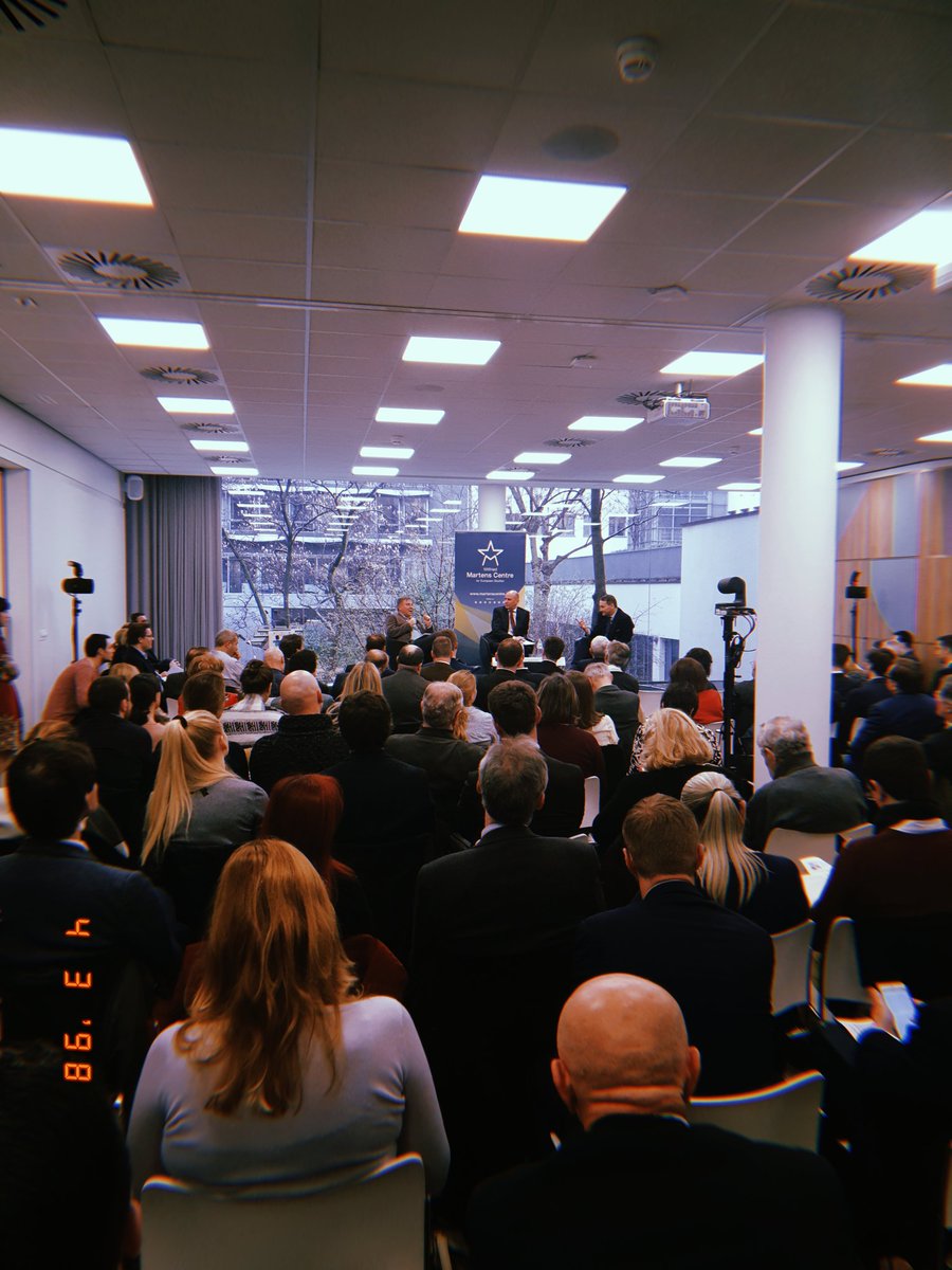 Full house at #TheLightThatFailed event with @sikorskiradek and author #IvanKrastev totally warrants a 90's Fuji-style snap 📸 #EastWest #AfterEurope