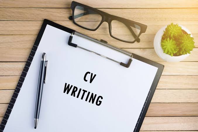 SA_CAREER_HUB1's tweet photo. Trying to get your CV through an Application Track System (ATS) but you just don’t know the “RIGHT WORDS” for your job? 

You've come to the right place!

I will professionally rewrite your CV for job opportunities

DM ME TODAY

Please RT &amp; LIKE

#DownloadVbyVFD #ConnectToWorkBUK https://t.co/lnGRrSA035