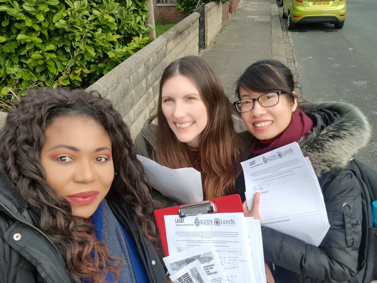 OPmomentumDay #PartnershipWorking Door-to-door conversations with residents in the Longroyd area. Picking up various issues. Let's continue these conversations at the next HunsletMoorResidents meeting 17 March,6.30pm @DewsburyRoadHub @paulwrayuk @WYP_LLeadbeater @tajinder_virdee