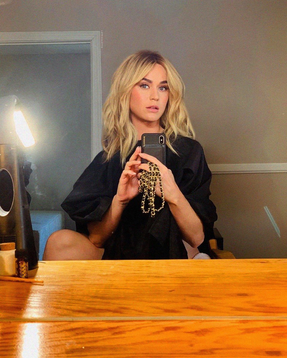 sweetaloha001's tweet image. #NeverReallyOver #KatyPerry 
#NeverWornWhite #Soon⏰😳