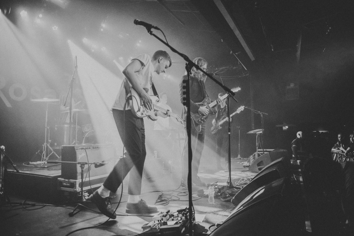 The response to our brand new track ‘Easy’ has been mental! We can’t thank you enough. Keep listening, sharing and add it to your playlists! 🍋💛

📸 - Dave Dransfield