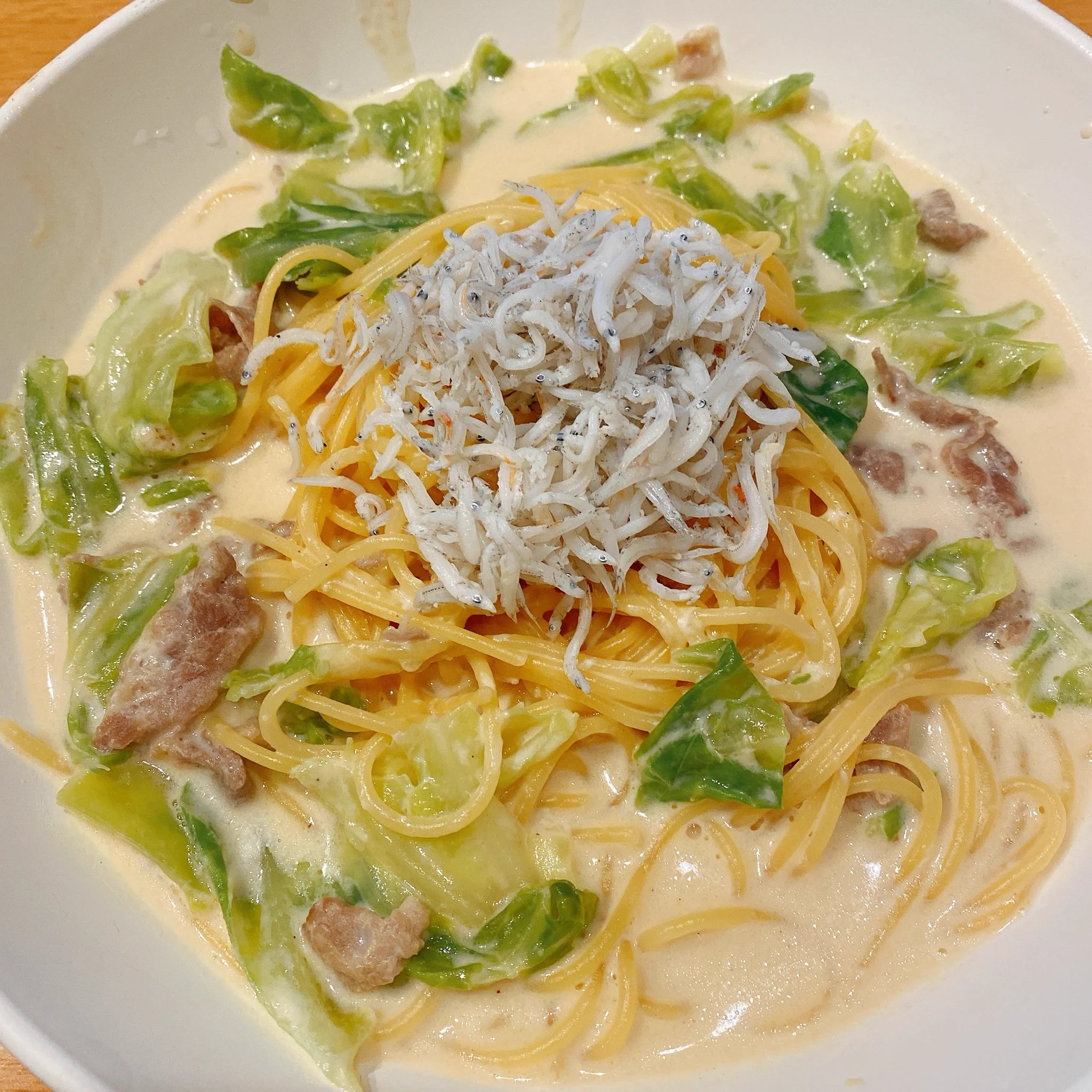 ベーコンがなかったので豚バラ代用、塩味はしらすで代用
ついでに小麦粉もなかったのでスープパスタです  
