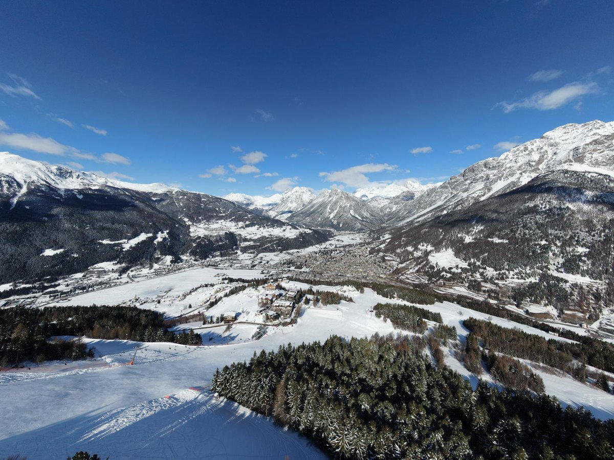 bormioski's tweet photo. Quanto sei bella #Bormio? ❄️❤️

Piste perfettamente innevate vi aspettano!

#bormioski #theverticalfun https://t.co/LBCDdHGo0b