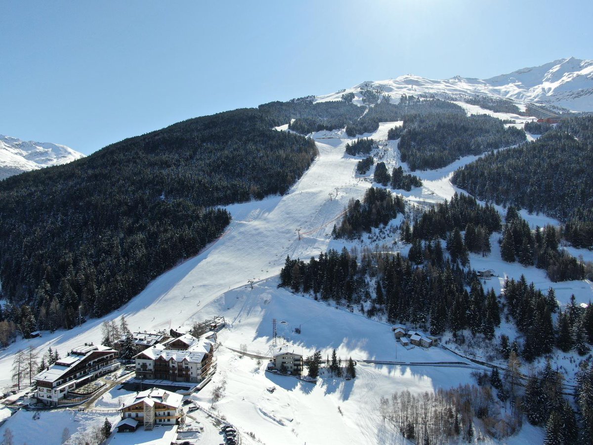 bormioski's tweet photo. Quanto sei bella #Bormio? ❄️❤️

Piste perfettamente innevate vi aspettano!

#bormioski #theverticalfun https://t.co/LBCDdHGo0b
