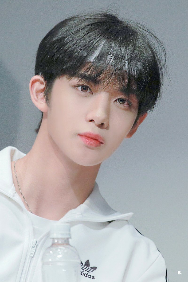 bbb_0510's tweet photo. 배지녕 이케맨 , , 
#배진영 #BAEJINYOUNG #CIX https://t.co/Nb4jRh645O