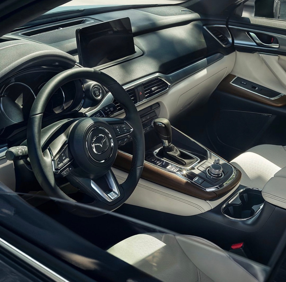 MazdaBouch's tweet photo. Faites comme chez vous! Avec un écran tactile couleur de 7 po et de nombreuses autres fonctionnalités d'infodivertissement, le Mazda #CX9 a tout pour que vous vous sentiez à la maison! 🏠   #DuvalMazda 

👉  https://t.co/TW6yxQgfGn https://t.co/HyP2ucE3yn