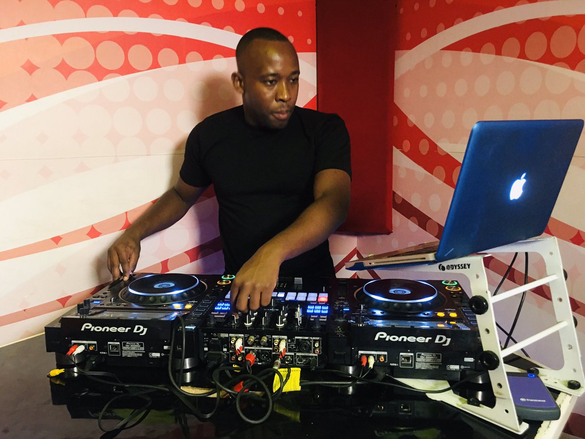 vdjmickey's tweet photo. I'm now live @Hot_96Kenya Its #uradi till 7pm with @patrickigunzah  @shiqomwaurah @bensu_mk . Lets talk Business https://t.co/yl4R5YvFZ1
