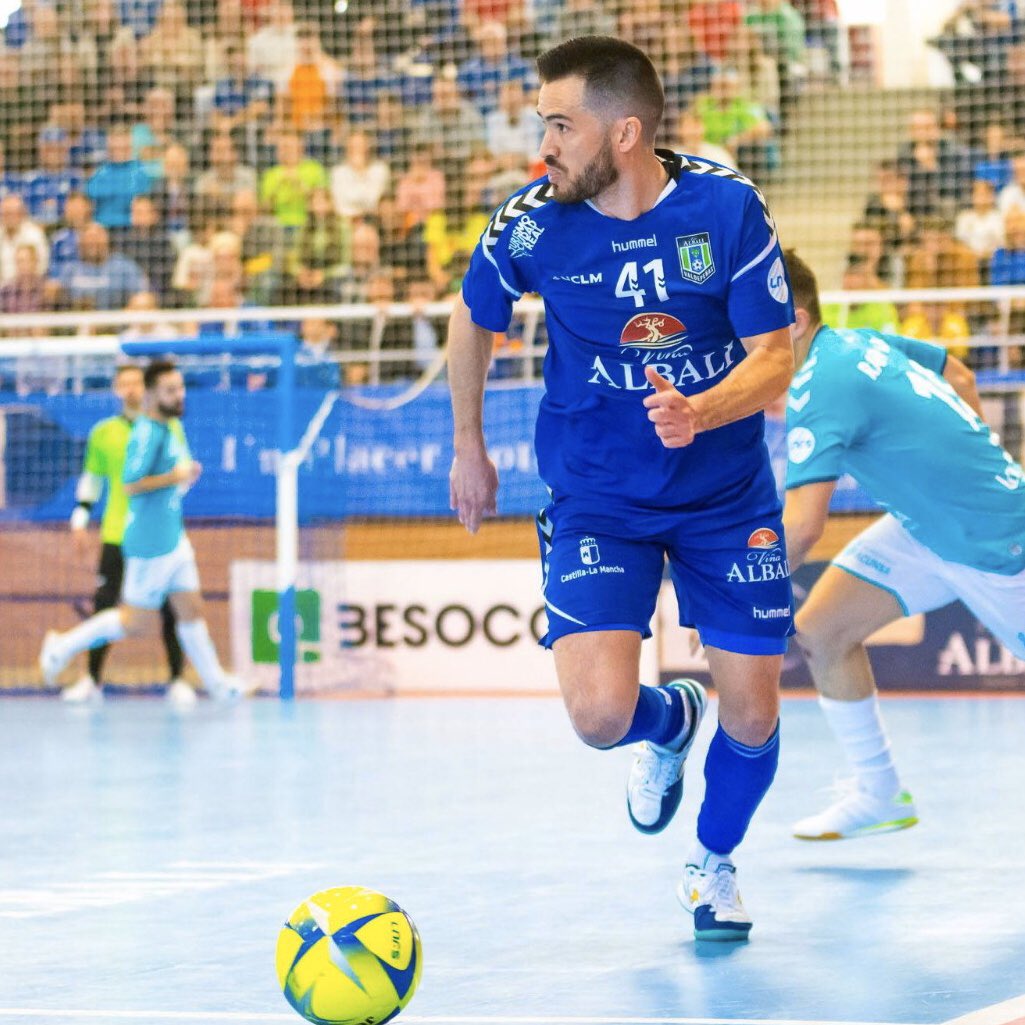 ⏰Se acerca el momento del @FSCiudadDelVino 
🏆Mañana disputarán el partido inaugural de la Copa de España de fútbol sala
💪¡Mucha suerte!

#hummelSport #ShareTheGame