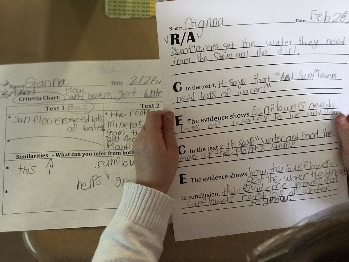 Sch 8 - 2nd graders (Ts-Rieckhoff &amp; Rodrigues) Ss working on comparing paired science texts #lindenlearns #collaboration #literacyfellowship #highexpectations <a href="/Sch8_IsGr8/">LPS School No. 8</a> <a href="/ClearyLPS/">Denise Cleary</a> @LindenSchoolsNJ <a href="/jensmithELA/">Jennifer Smith</a>