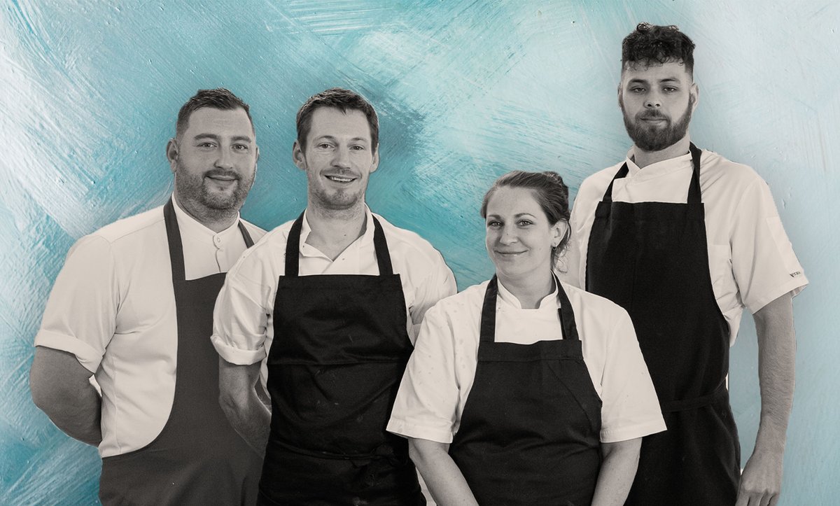 Competiting in the Northern Ireland heat... <a href="/AlexGreene2723/">Alex Greene</a>, Shauna <a href="/thefroydenlunds/">Mark and Shauna</a>, Paul Cunningham from <a href="/EatAtBrunels/">Brunel's</a> &amp; <a href="/Fleigh1/">Leigh ferguson</a>!

#GBM #GreatBritishMenu 

greatbritishchefs.com/features/great…