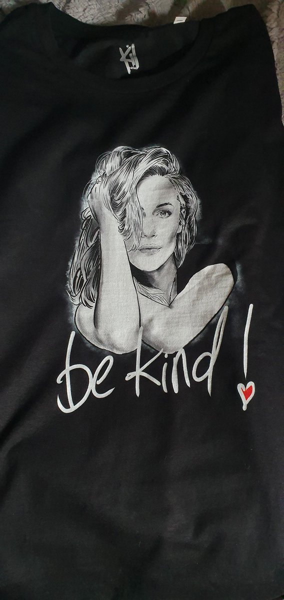 joannac34's tweet photo. So this just arrived, money goes to such a good cause. Thank you @lemontwittor #CarolineFlack #BeKind  #MentalHealthMatters https://t.co/8tBiyJOEm3