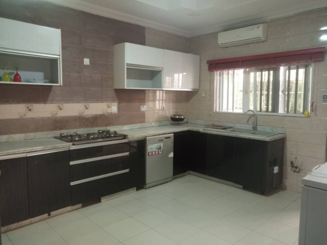 j22Investment's tweet photo. Premium finished classy 4bedroom flat with a boys quarter. The property has modern facilities in a serene environment. situated at secured Lekki horizon 1 environment. 
 * Title: C of O
 * VAT is paid already 
 * Legal documents is settled  
 *80M asking
#WednesdayMotivation https://t.co/OcUX0jujSB