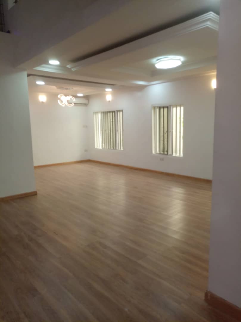 j22Investment's tweet photo. Premium finished classy 4bedroom flat with a boys quarter. The property has modern facilities in a serene environment. situated at secured Lekki horizon 1 environment. 
 * Title: C of O
 * VAT is paid already 
 * Legal documents is settled  
 *80M asking
#WednesdayMotivation https://t.co/OcUX0jujSB