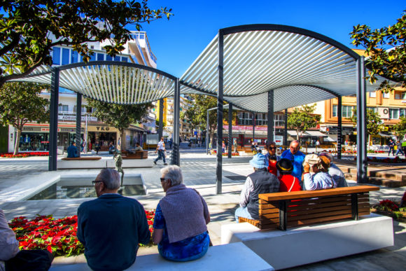 PCongresos's tweet photo. #Torremolinos se convierte en febrero en la localidad de la provincia de #Málaga donde más baja el #paro en relación a enero. Lo hizo en 247 personas, el 22,07 % del total de 1.119 personas que dejaron de estar desempleadas en el conjunto provincial.

👉https://t.co/GY7XBB6hqP https://t.co/3r9Mst6pyY