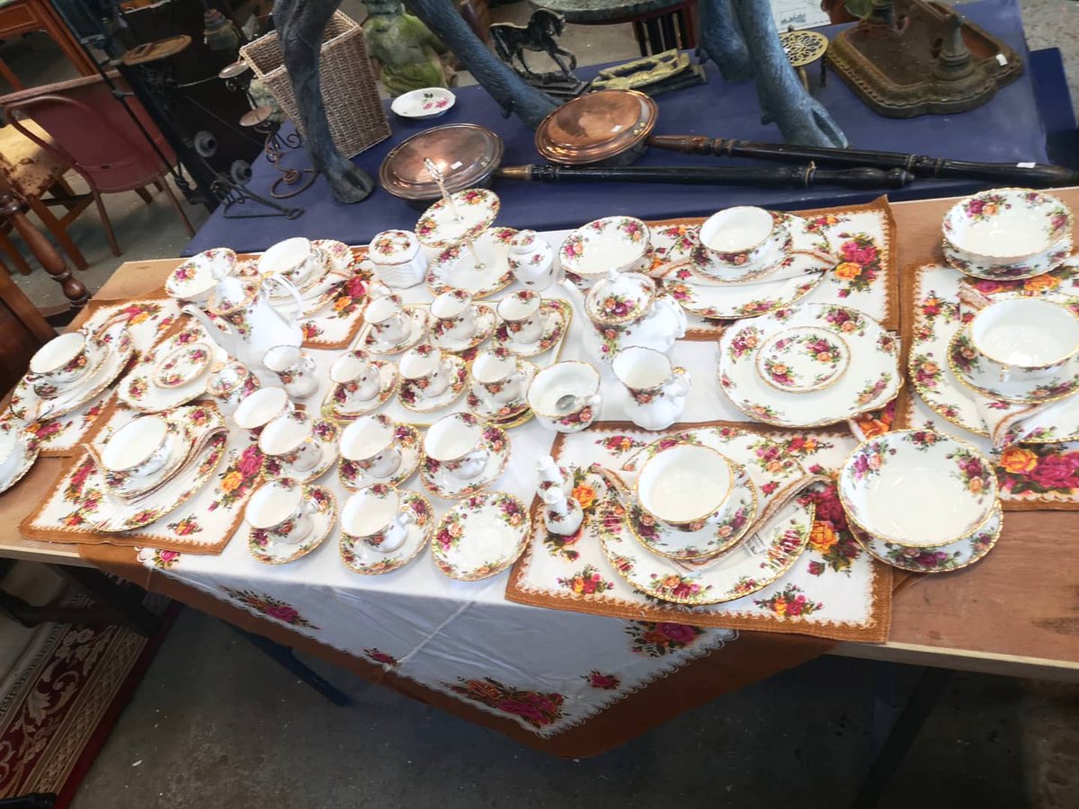 Would it be an Antique and Collectables Auction without some beautiful china? Check out this full Royal Albert dinner set in Old Country Rose print #royalalbertchina