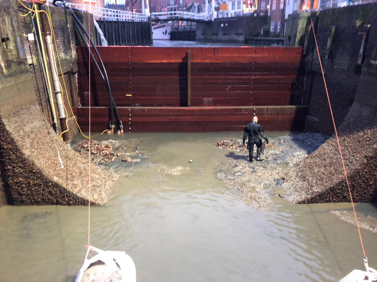 Net presentatie gehouden bij <a href="/tfdt_nl/">Taskforce Deltatechnologie</a> over aanbestedings- en verkenningsfase project 7KW van <a href="/WaterschapHHNK/">Waterschap HHNK</a> #mooie-discussie #kennisdeling 
Hieronder: drooggezette sassluis Enkhuizen