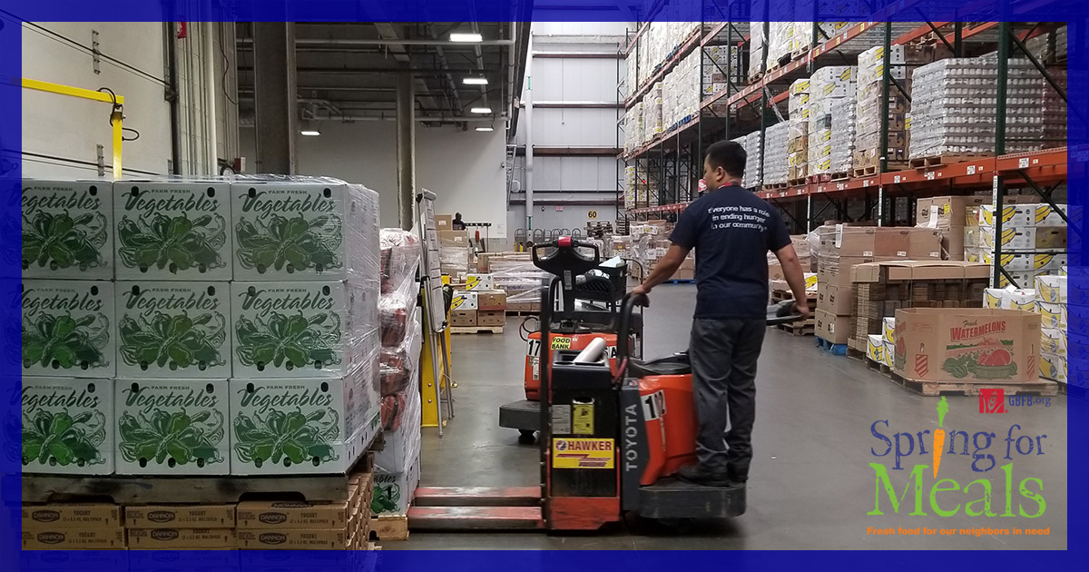 Gr8BosFoodBank's tweet photo. #WarehouseWednesday ~ Last year, we distributed 22 million pounds of fresh fruits and vegetables to our neighbors in need - more than ever before! Thank you to our hardworking staff, volunteers and supporters for helping to make this happen! 
#SpringforMeals https://t.co/luHZT82PtE
