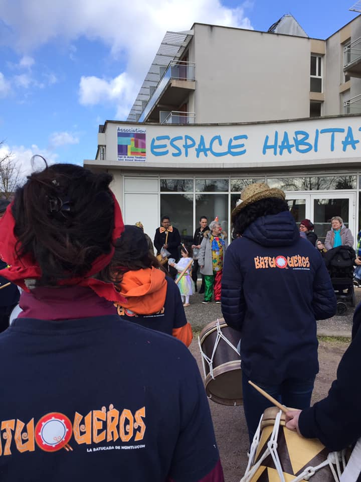 🥁 BATUCADA 🥁
Les Batuquéros ont déambulé mercredi dernier au milieu du quartier de Saint-Amand-Montrond, dans le cadre du carnaval organisé par le Centre social Le Loccal. Retour en images sur ce moment très festif !
👉 Vidéo par ici : youtu.be/vj0v2gidLXI
© Nicolas Cuny