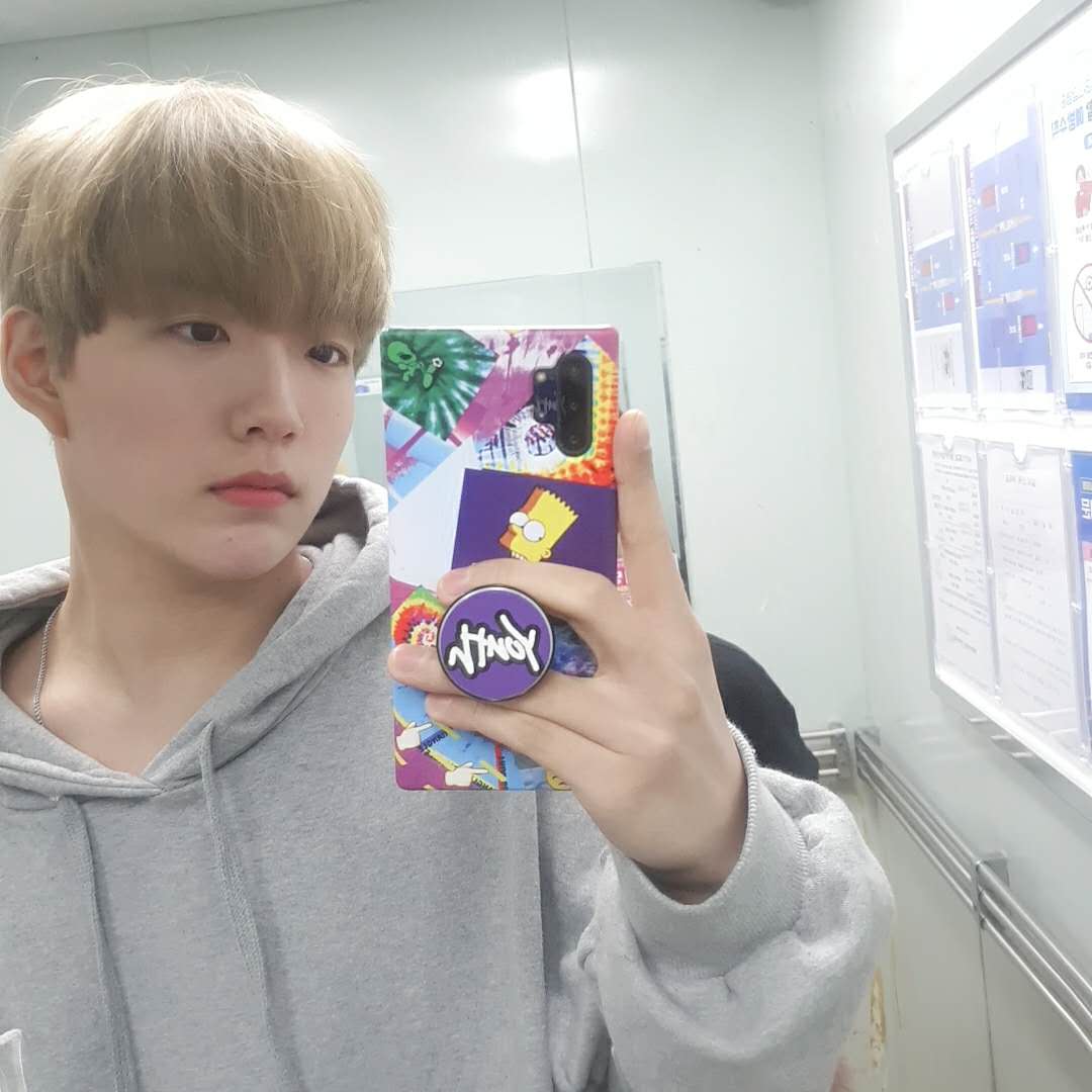 SihaFrance's tweet photo. 📸 • 200303

Lumieres! Le mois de Mars est là! Le printemps arrive~~~ Le vent de printemps est encore froid alors faites attention à ne pas prendre froid!!♡

#느와르 #noir #양시하 #LesLumières #SontPrécieux #SoyezPrudents 

• @Noir__official 
• Yang https://t.co/WiKtEXUkvy