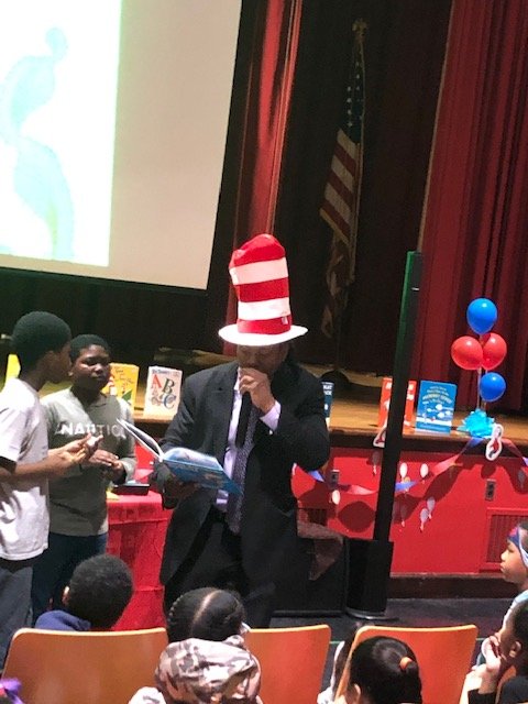 eburke814's tweet photo. "You're off to Great Places!
Today is your day!
Your Mountain is waiting,
So .....get on your way!!! Dr. Seuss

Our scholars are off to great places because of our amazing leadership and staff members that make learning fun and exciting for our scholars! #JewelOfLongIslandCity https://t.co/Bnqn5SMVD1