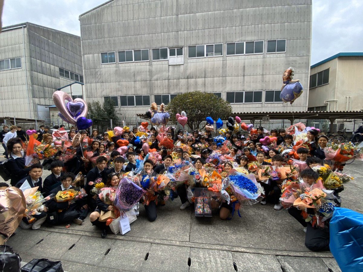 Jennifer_R917's tweet photo. 令和2年2月28日
西寝屋川高等学校 卒業🌸

幸せな3年間をありがとう🤍

これから、みんなそれぞれ違う道に行くけど
みんなが これからもずっとずーっと
幸せでありますように。 https://t.co/3FBJI0vwzY