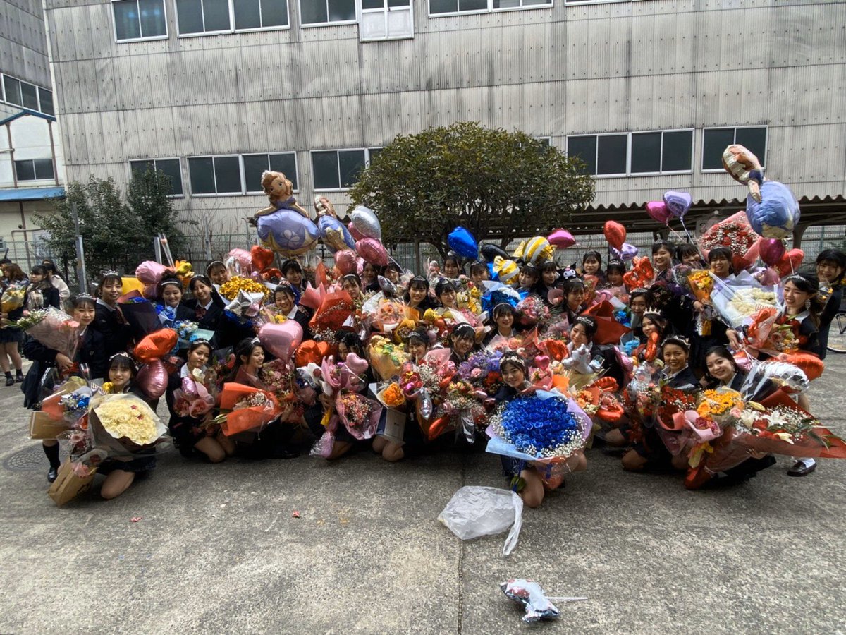 Jennifer_R917's tweet photo. 令和2年2月28日
西寝屋川高等学校 卒業🌸

幸せな3年間をありがとう🤍

これから、みんなそれぞれ違う道に行くけど
みんなが これからもずっとずーっと
幸せでありますように。 https://t.co/3FBJI0vwzY