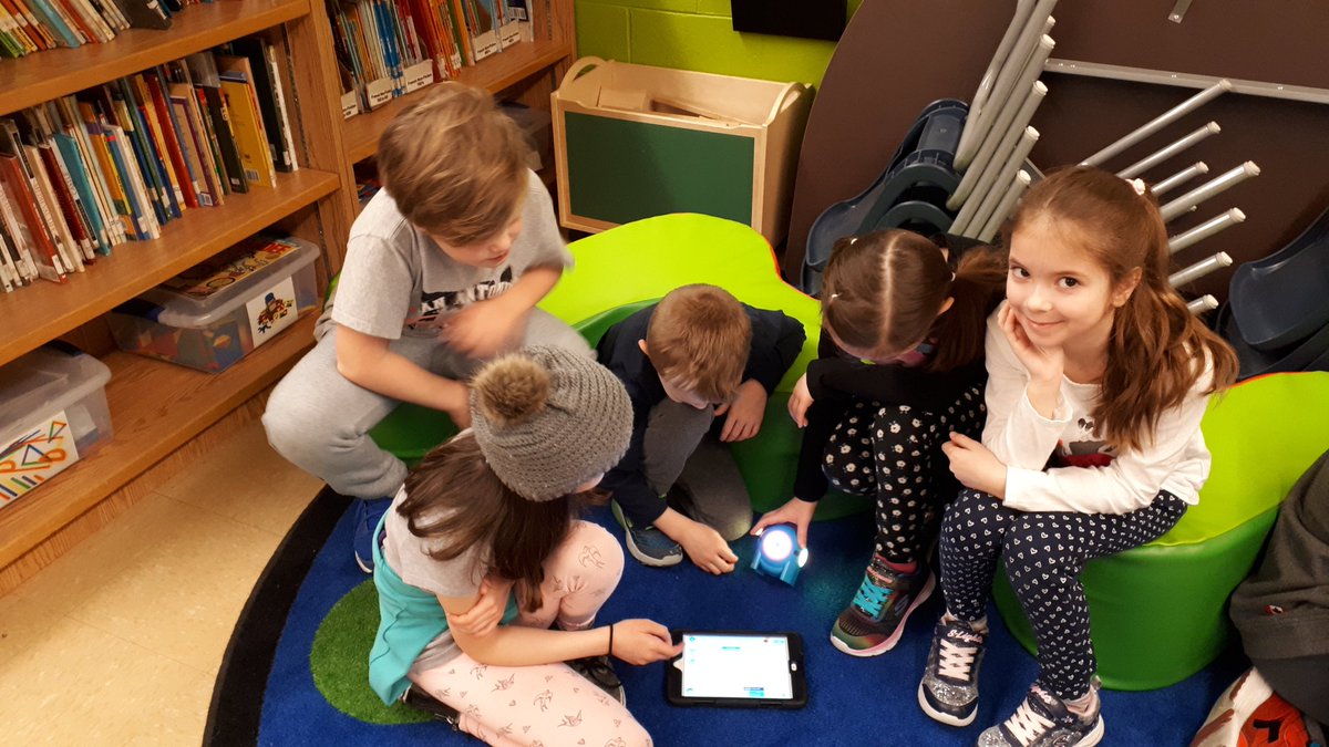 MadameWhite97's tweet image. Fun times coding with @MadameRoberts1's class 🙂 #codingbuddies #teamwork #21stcenturyskills #deeplearning @Topsail_Elem