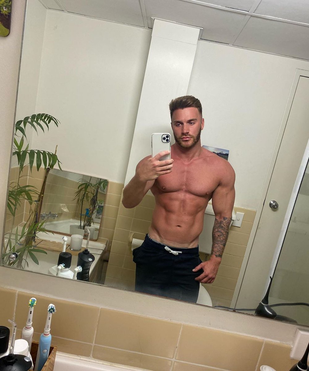 LukeGregMain's tweet photo. Thank you so much for subscribing my show , I really appreciate it , To those who didn't watch , JOIN ME NOW CAUSE I'M GOING TO LIVE IN 20 mins,  CLICK THIS LINK IF YOU WANT TO JOIN --> https://t.co/ilKiuFJvTE https://t.co/jWCaAjPDE1