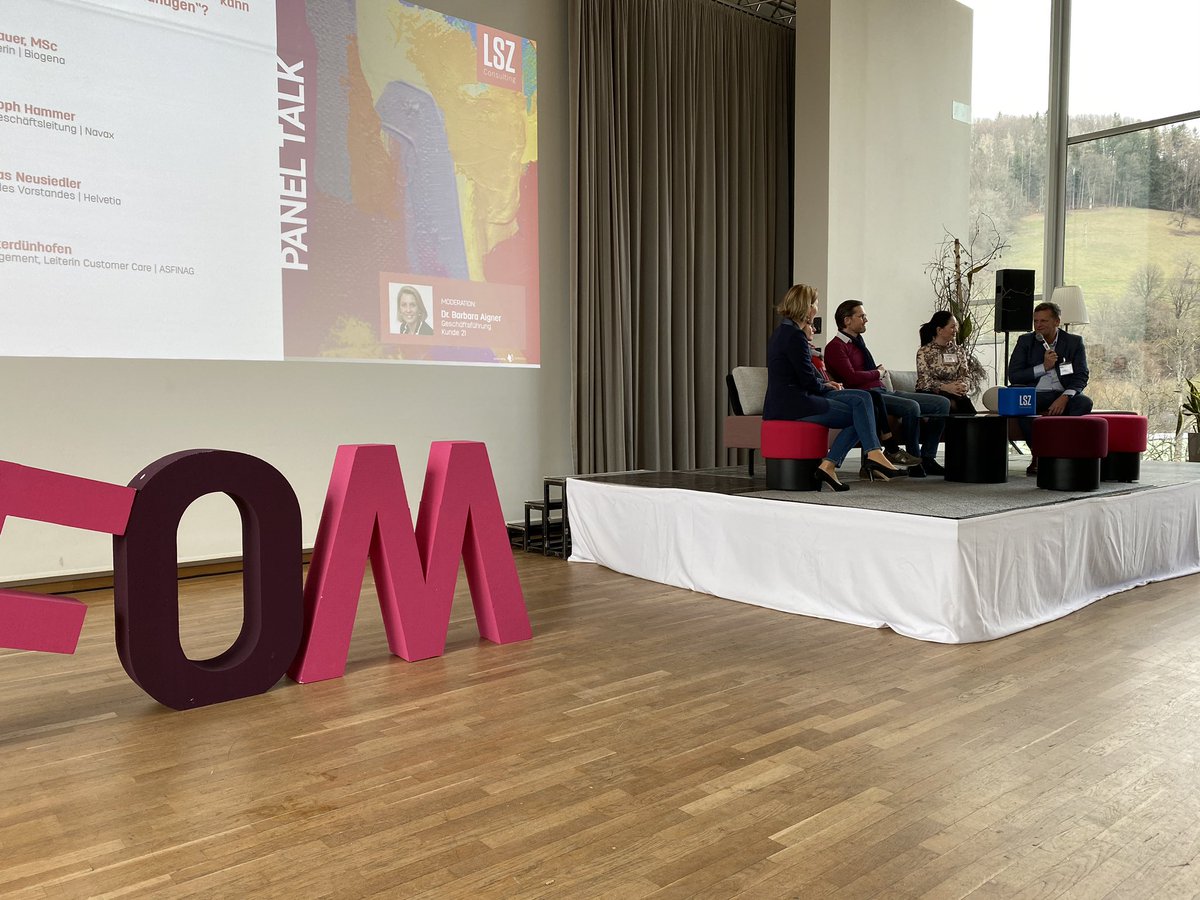 Nagy1AN's tweet photo. #fom2020 erquickliche Paneldiskussion: kann man Kundenerlebnisse überhaupt managen? @BarbaraAigner2 im Gespräch mit #Helvetia #Biogena #asfinag #navax Meine Meinung: nein! Aber: Unternehmen können einen Unterschied machen! Strengt euch an für eure Kunden! #Kunde21 https://t.co/KneKj6NXhd