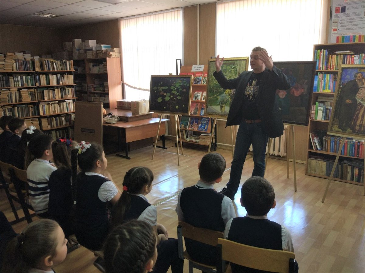 dogadinka's tweet photo. В преддверии Международного женского дня научные сотрудники картинной галереи провели весеннее занятие «Царство Флоры», посвящённое изображению цветов в картинах русских художников. В мир цветов погрузились ученики начальных классов средней общеобразовательной школы № 14. https://t.co/tdCAOsHMtm