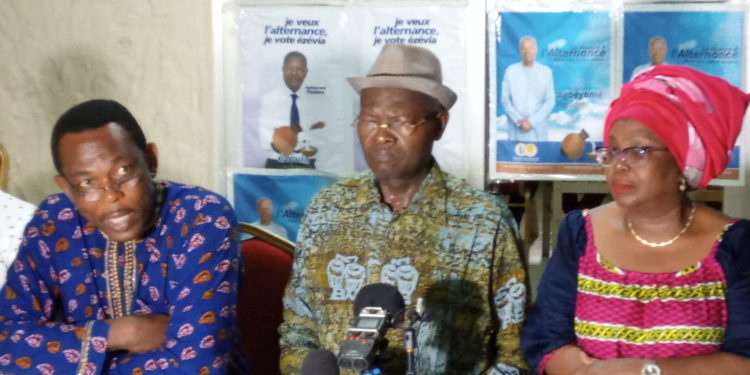 24Heureinfo's tweet photo. Présidentielle au Togo : #AgbeyomeKodjo refuse de reconnaître sa défaite
https://t.co/Gskmo71Wg1
#TGPR20 #PR2020 #24heureinfo #Unirvote https://t.co/tLxoc4Marz