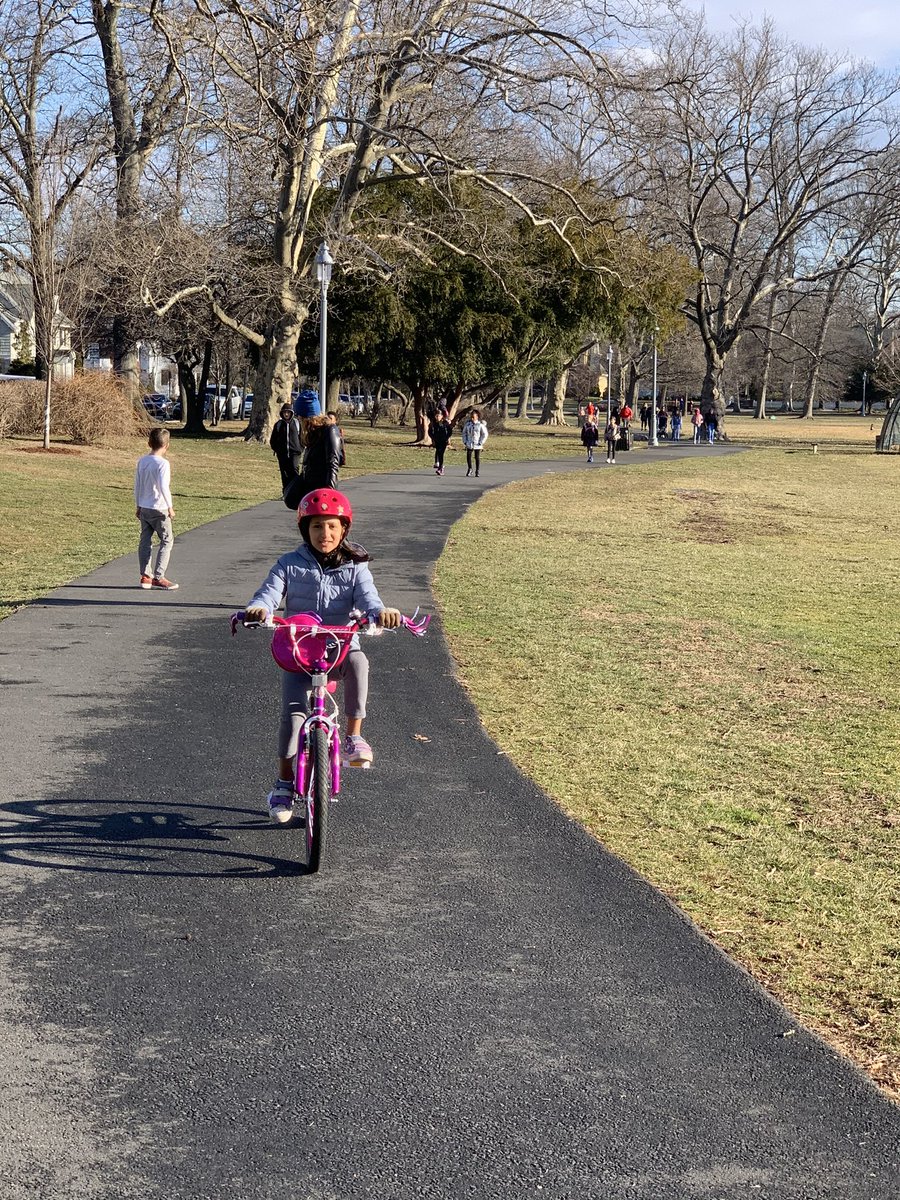 EdgemontSchool's tweet photo. Great way to start the day...Walk, Bike, Bus to School!!!  Thank you to the Edgemont community for making this possible!
#Edgemontessori
#smallbutmighty https://t.co/t7KBVtOIU5