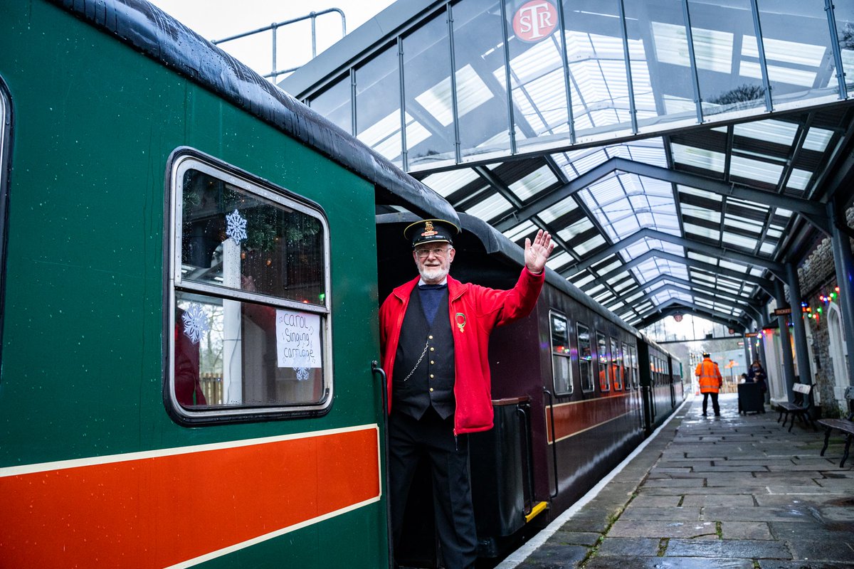 Lufthansa_BR's tweet photo. Saindo da North Pennines, passando por Alston com rumo a South Tyne embarcados no South Tynedale Railway, uma ferrovia preservada com um trilho bem estreito, de apenas 610 mm, localizada no norte da Inglaterra. #FlyToEngland https://t.co/5huzqAKEt2