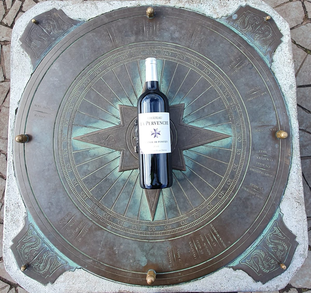 Cloak Dining tweet media