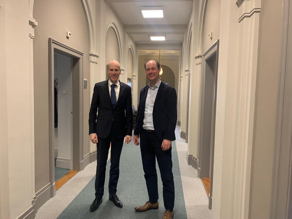 danielkoerhuis's tweet photo. Vanmiddag wethouder @DaanQuaars op bezoek. Een eigen woning is belangrijk voor iedereen. We moeten hiervoor ook extra woningen bouwen in Breda en de bouw- en verduurzamingsopgave tegelijk oppakken. https://t.co/1lfSaeRJog