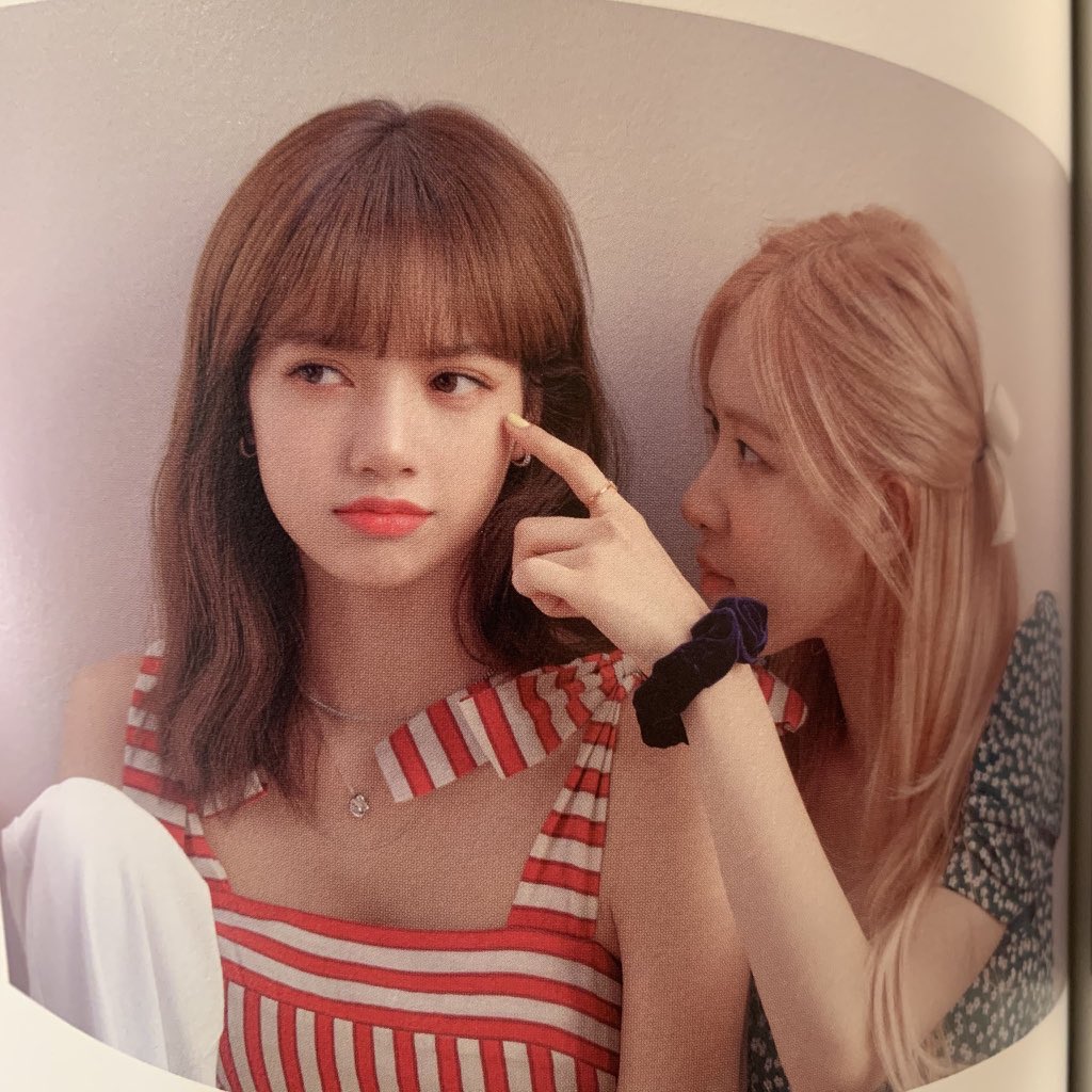 📸 | BLACKPINK's 2020 Welcoming Collection x Lisa & Rosé! cr