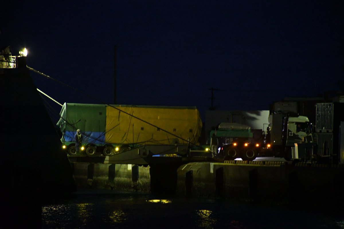 tane_rocket's tweet photo. SRB-3は船にのり、19時頃に出ていきました。
次に見られるのはH3打上げの時かな。
#SRB3
#H3ロケット https://t.co/RRktzx8HdL