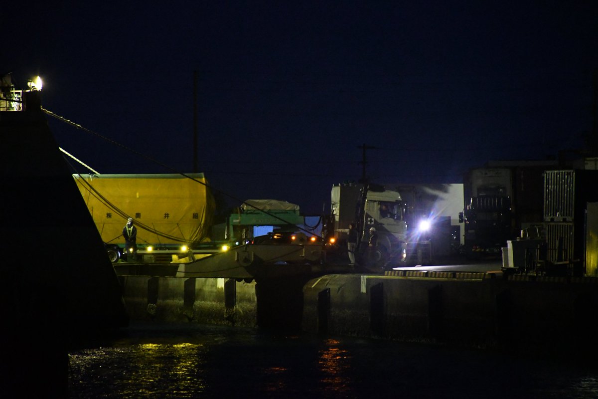 tane_rocket's tweet photo. SRB-3は船にのり、19時頃に出ていきました。
次に見られるのはH3打上げの時かな。
#SRB3
#H3ロケット https://t.co/RRktzx8HdL