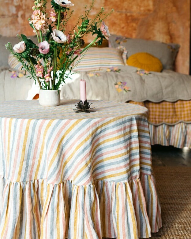 Off to purchase a round table so I can have this delicious looking candy stripe frilled tablecloth in my life. @projektityyny 🍬 ift.tt/2wukydM