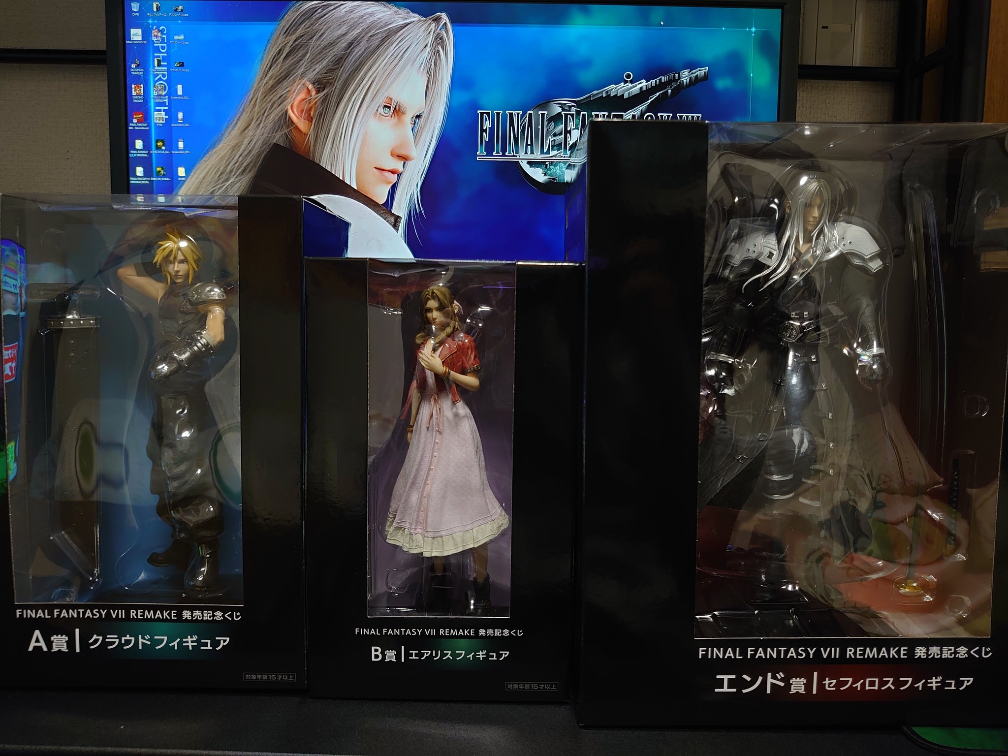 Uzivatel アイオラ Ff7 25th Anniversary Na Twitteru クラウド エアリス セフィロスのフィギュア美しい ちょっと顔が違う気がするけど スクエニフィギュアでは何時ものことなので気にしない 気にしない 気になる W Ff7 Ff7r Ffvii Ff7リメイク